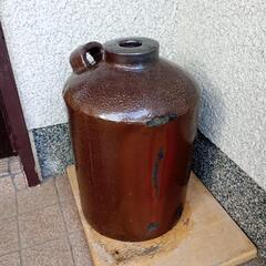 常滑焼の甕の画像