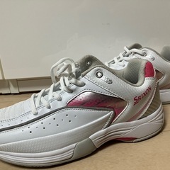 新品未使用　　ソフトテニスシューズ　女子