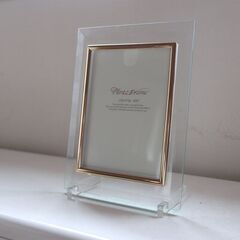 ガラス製のフォトフレームを1000円で出品します（2つで1500円）