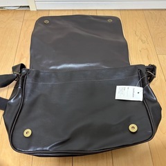 新品！メンズ合成皮革ショルダーバッグボディバックダークブラウンブラック茶色の画像