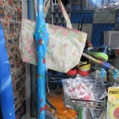 １００円コーナーいろいろあります　駅から徒歩２分