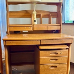 🔴受付再開しました。最終特価に値下げ🔴コクヨ学習机／移動可能袖引き出し付きの画像