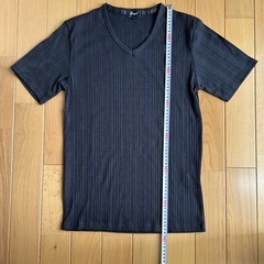 メンズ 【美品】半袖Ｔ 表記LLですがMくらい？ くすみ黒~黒