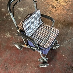 高齢者　手押し車