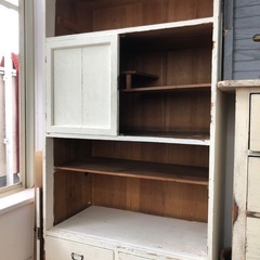■扉が外れたレトロ収納棚■  の画像