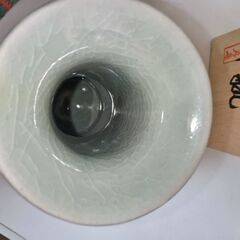 新品未使用　任士準作 　青磁 象嵌　菊花文花瓶 　見事な貫入入り花瓶、壺の画像