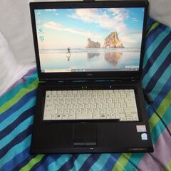FUJITSU  LIFEBOOK  FMV-A8260  中古品の画像