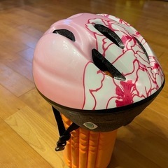 子供用ヘルメット（BELL）の画像