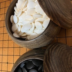 囲碁セット　碁盤と碁石の画像