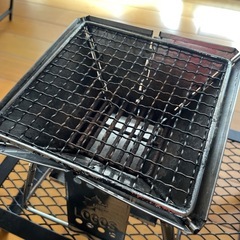 中古品ロゴス1人用グリルとアイアンテーブル
の画像