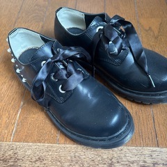 飾り付きの黒シューズ　　Mサイズ