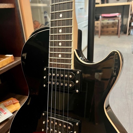 《売約済》【武蔵小山店】 ギター レスポールタイプ Maison メイソン 入門 ソフトケース シールド ケーブル チューナー ピック ピックホルダー セット 黒 動作確認済み ブラック 初心者  (検索 レスポール