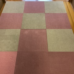 中古タイルカーペット50X50 ピンクxベージュ
