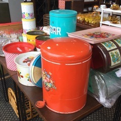 缶、収納ボックス色々あります