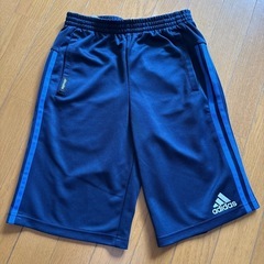 adidasハーフパンツ　150サイズの画像