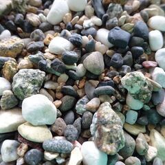 アクアリウム水槽用に！　玉砂利 砂利 五色石 玉石　約15キロ　約11L分の画像