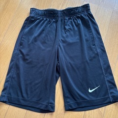 NIKEハーフパンツ　130〜140の画像