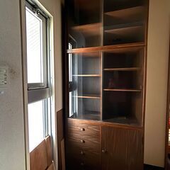 ガラス戸つき本棚