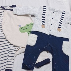オムツLサイズ　と　ロンパース　子供服　80サイズの画像