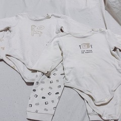 オムツLサイズ　と　ロンパース　子供服　80サイズの画像