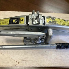 カヤバ　KYBシザーズジャッキ850kg中古