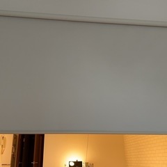 ニトリ　突っ張りタイプ　遮光ロールスクリーンの画像