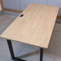 Kanademono(かなでもの)の人気シリーズTHE TABLE ラバーウッド× Black Steelです。大き目サイズはパソコンデスクやミーティングテーブルなどのオフィスワークに最適です♪の画像