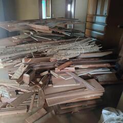 家の一部解体から出た木材です。お話中の画像