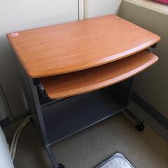 そこそこ新しいPCテーブルの画像