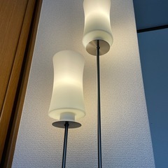 2灯フロアスタンド（LED電球２個付）の画像