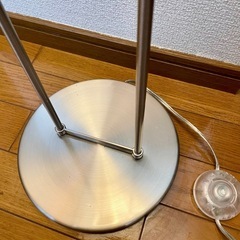 2灯フロアスタンド（LED電球２個付）の画像