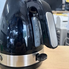 【美品‼️】定価6,980円♪ デロンギ 1.0L電気ケトル 空だき防止機能 電気ポット 湯沸かし ブラック♪の画像