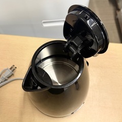 【美品‼️】定価6,980円♪ デロンギ 1.0L電気ケトル 空だき防止機能 電気ポット 湯沸かし ブラック♪の画像