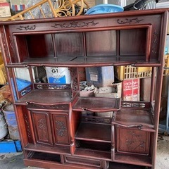（直接取引限定，お値段をご
相談可能）飾り棚、茶棚、透かし彫り、唐木、昭和レトロ、ヴィンテージ小型　高級飾り棚古民家当時物になります。の画像