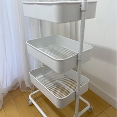 【新品同様】高さ調整できるスツールワゴンの画像