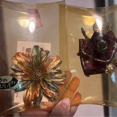 皮びいどろ ブローチ