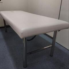 施術ベッドの画像