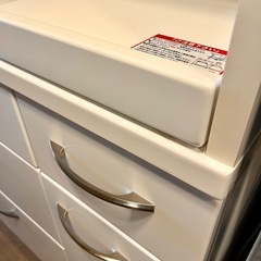 【武蔵小山店】 ニトリ 食器棚 キッチン収納 レンジ台 ガラス扉 ホワイト キッチンボード キッチンキャビネット 家具 中古家具 キッチンラック 収納棚 白 清潔感 引き出し 付き Fria 90の画像