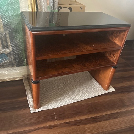 テレビ台　サイドテーブルに