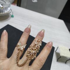 ☝️蝶々をモチーフにしたお洒落な指輪です☝️指輪のサイズで広げら...