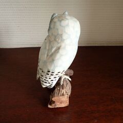 フクロウ　木彫り　置物の画像