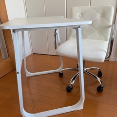 机、椅子(セット)の画像