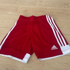 新品アディダスハーフパンツ140
