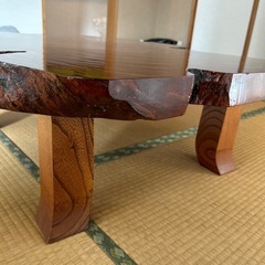 欅のテーブルの画像