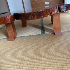 欅のテーブルの画像