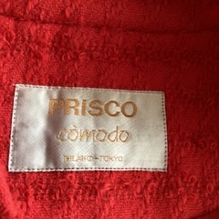 きれいな赤色スーツの画像