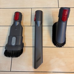 ダイソンコードレス掃除機　V10 スタイリッシュな充電スタンド付きの画像
