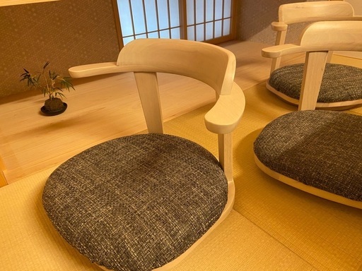 オシャレな回転座椅子　4脚　人気の白系 オシャレな回転座椅子4脚人気の白系