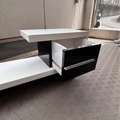 テレビボードの画像