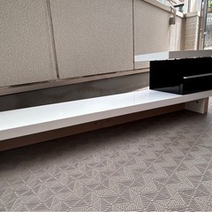 テレビボードの画像
